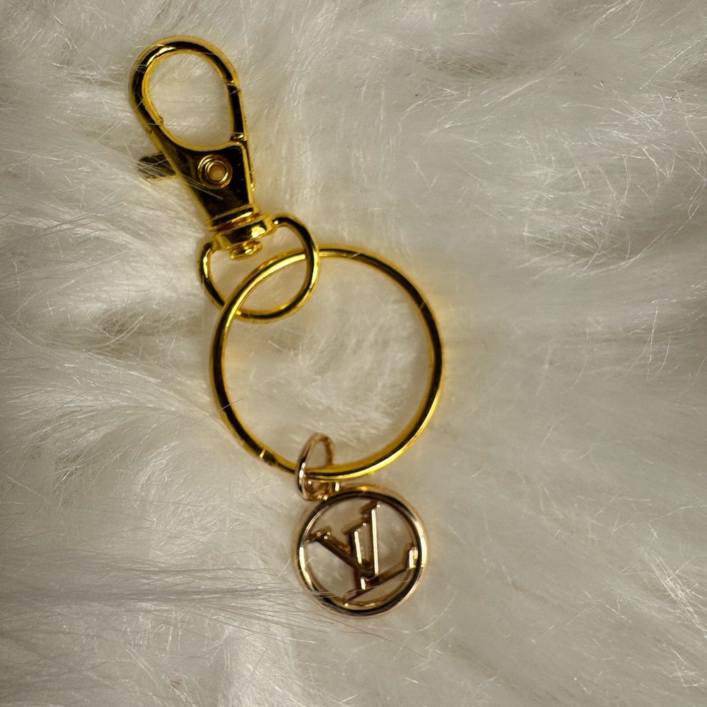 LV Zipper pull on unbranded keychain